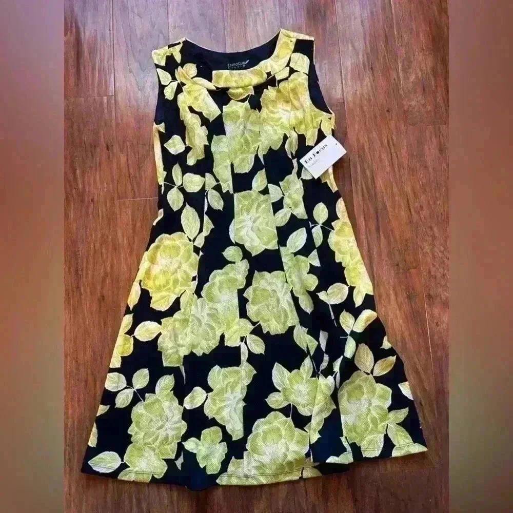 Sleeveless Midi Dress with Multicolored Giant Floral Print Size 6 New With Tag - Picture 1 of 9